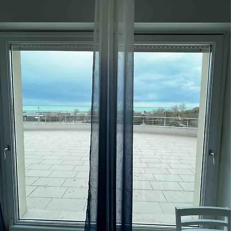 Nautilus A Mare Aparthotel 4*