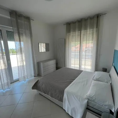 Nautilus A Mare Aparthotel 4*