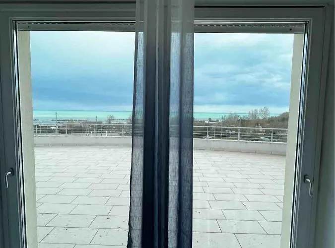 Nautilus A Mare Aparthotel 4*