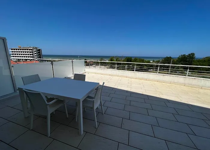 Nautilus A Mare Aparthotel 4*